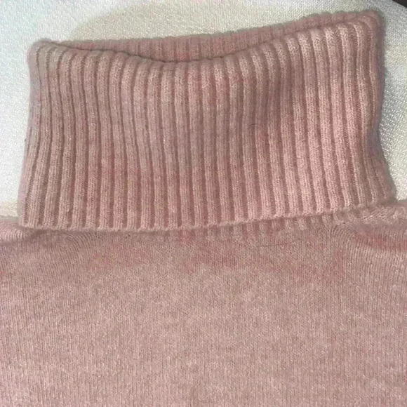 J Crew polymide/ merino wool: alpaca blend turtleneck sweater - Picture 3 of 7